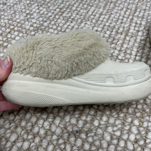 Crocs Furever Crush Clog in Bone SZ 6 Fur-Lined Winter Chunky Platform GUC - Picture 9 of 11
